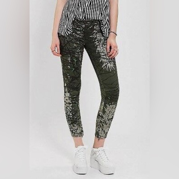 Blank NYC Denim - NWT $98 BLANK NYC Denim Jeans Skinny Camo Cargo Moto